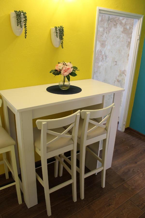 רוביני Oh La La Apartment Old Town מראה חיצוני תמונה